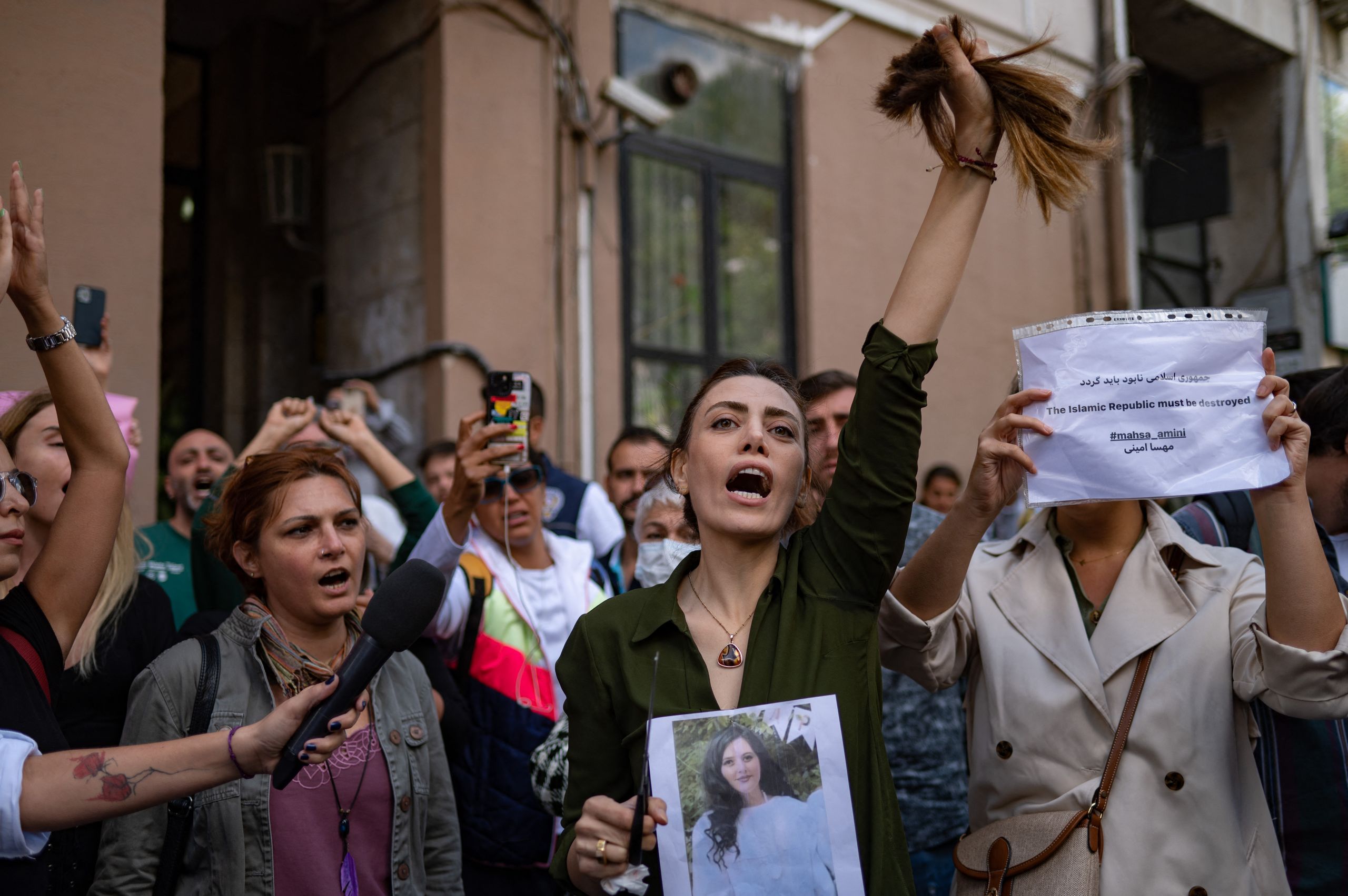 Women resisting